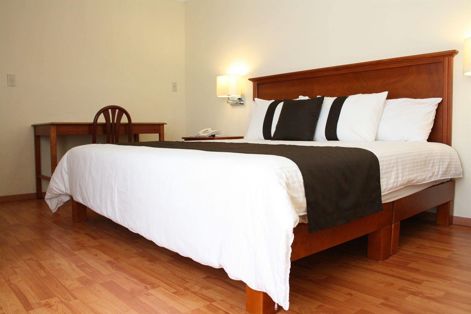 גואדלחארה Del Marques Hotel And Suites מראה חיצוני תמונה