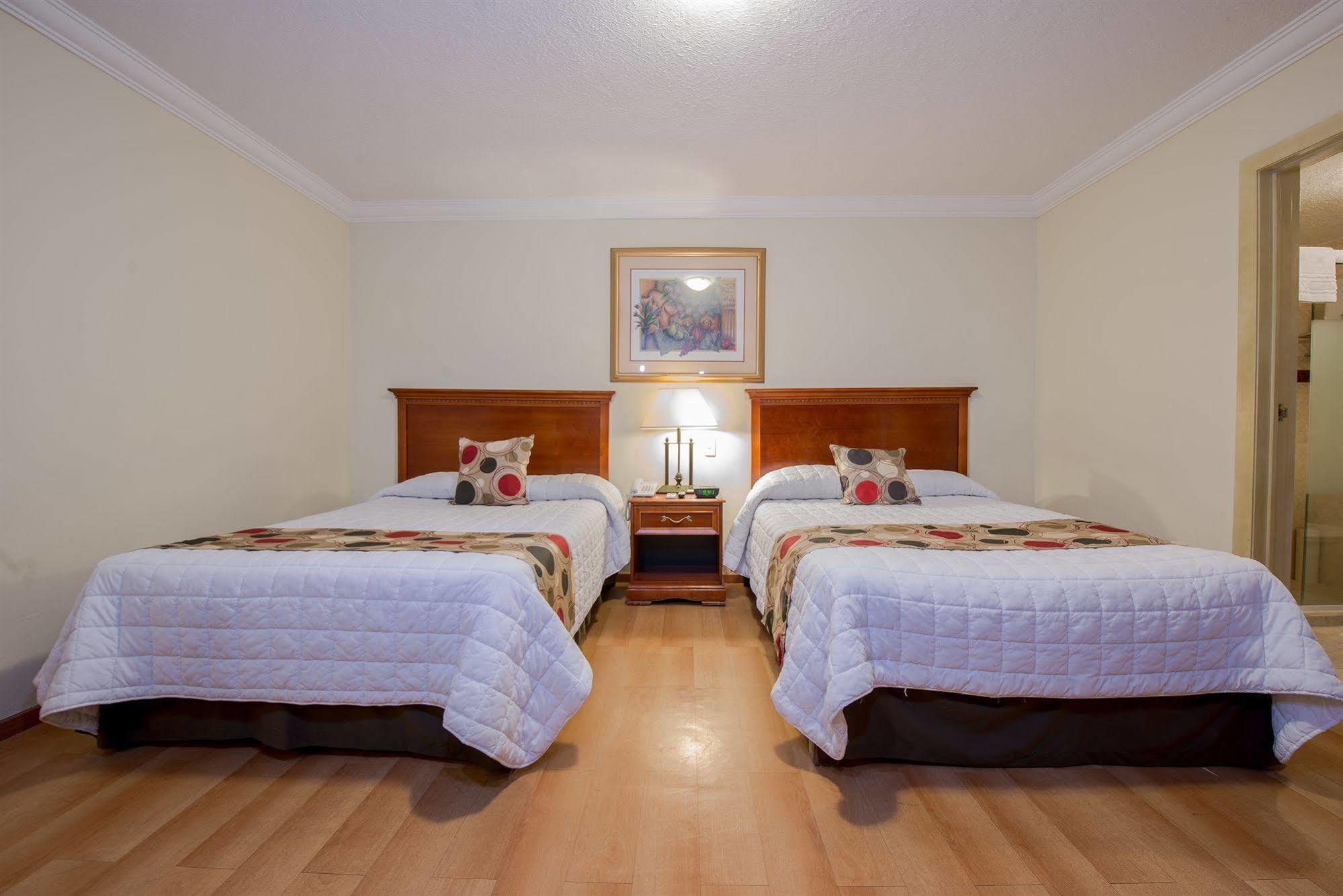 גואדלחארה Del Marques Hotel And Suites מראה חיצוני תמונה